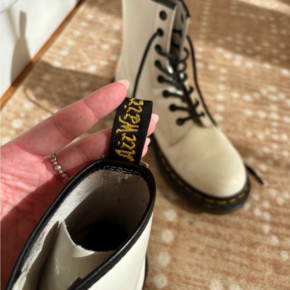 Doc Martins in WHITE - size 7 - minimal scuffs - Picture 2 of 3